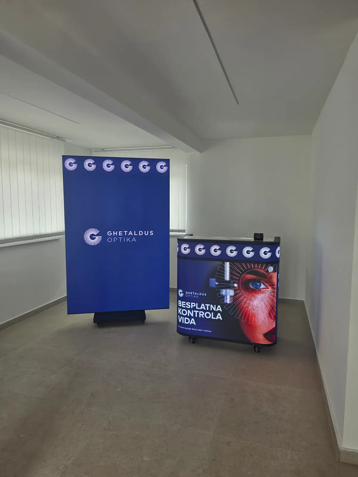24PULSAR preklopni LED ekran — Ghetaldus optika, showroom