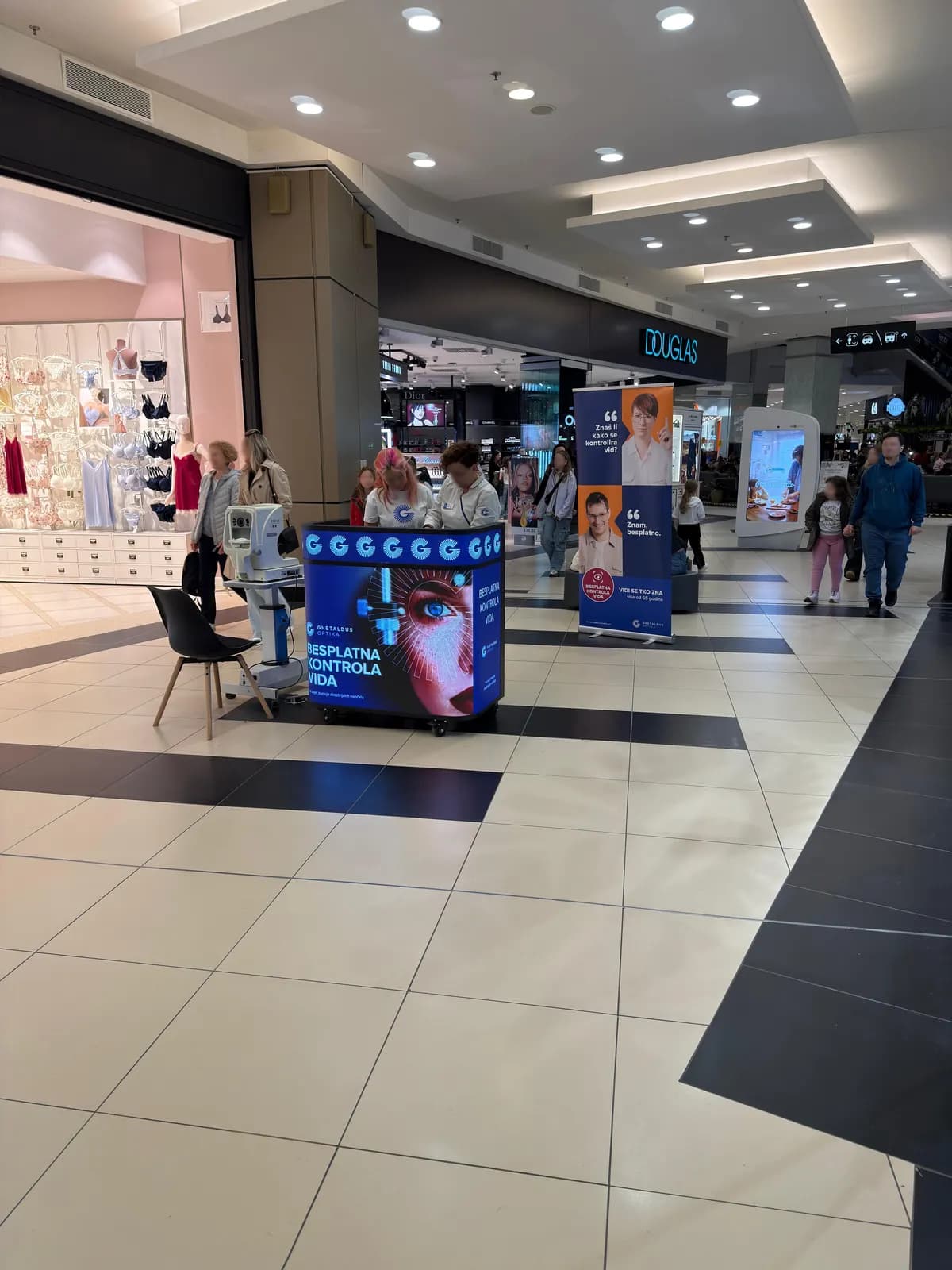 24PULSAR digitalni LED promotivni pult — Ghetaldus optika, Arena Centar, Zagreb
