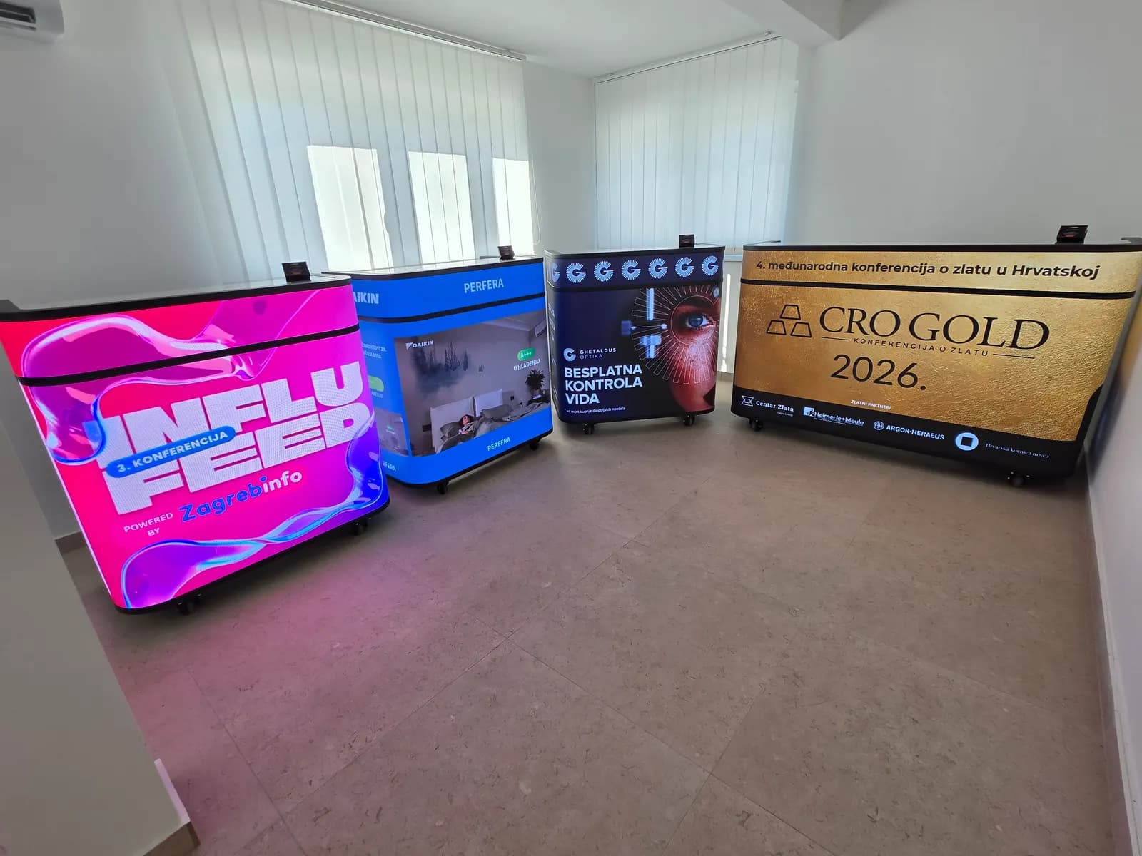 24PULSAR digitalni LED promotivni pult — 24PULSAR, Showroom
