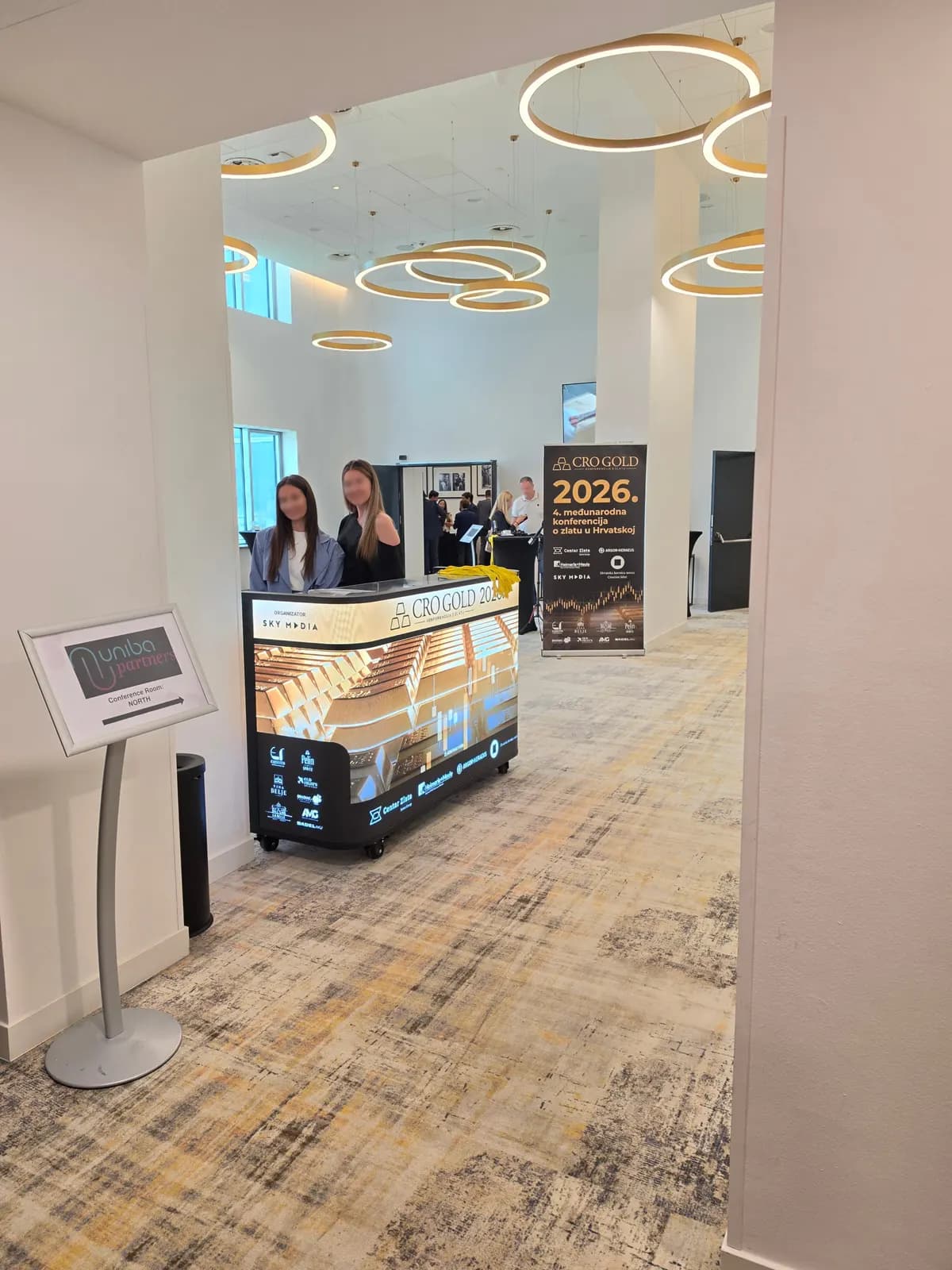 24PULSAR digitalni LED promotivni pult — Sky Media, CROGOLD konferencija, Hilton Garden Inn, Zagreb