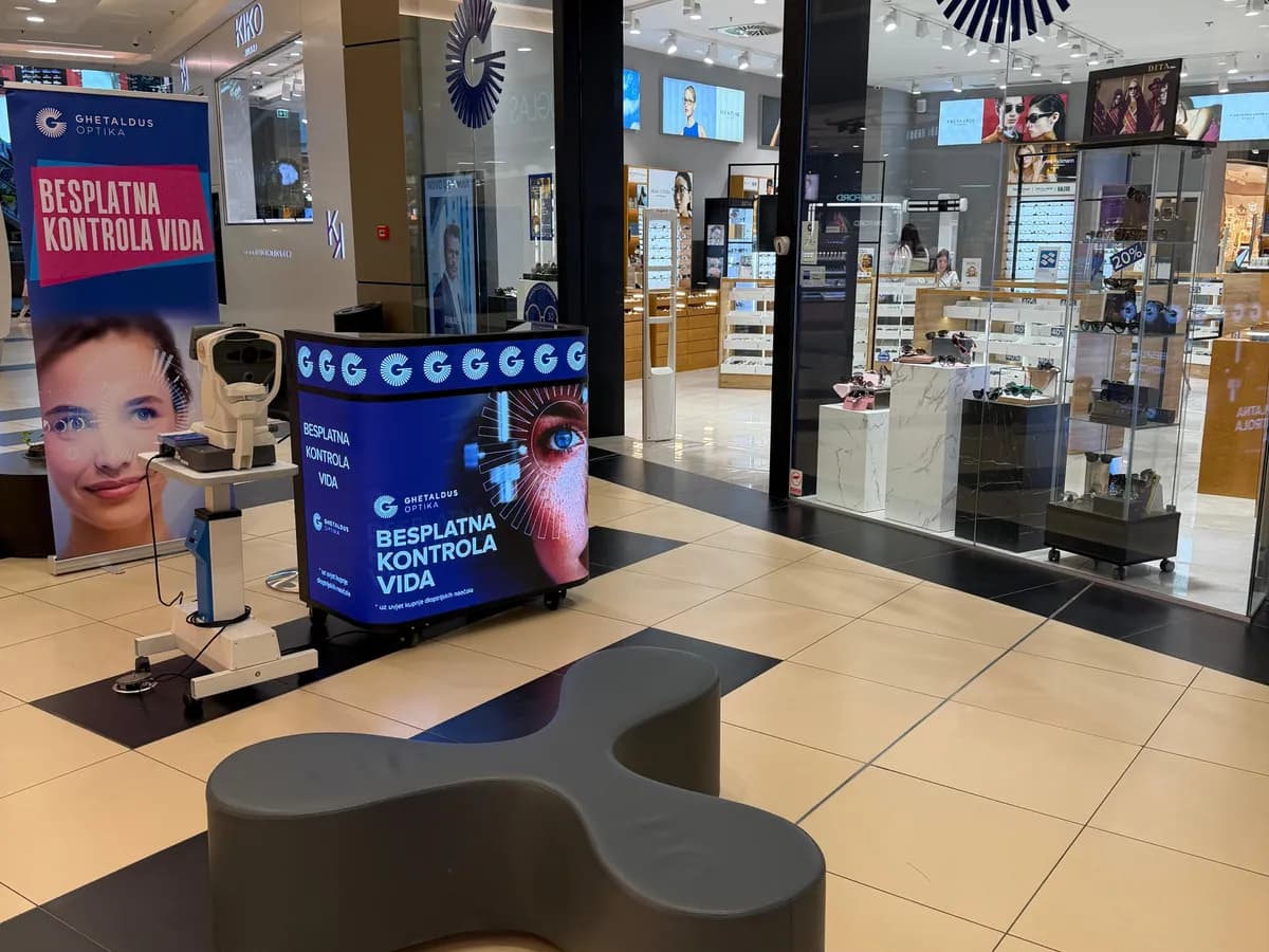24PULSAR manji digitalni LED promotivni pult — Ghetaldus optika, Arena Centar, Zagreb