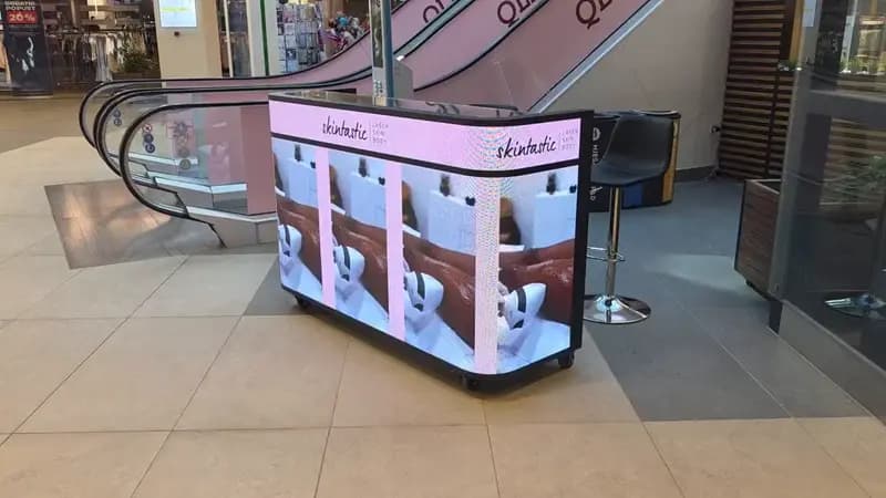 24PULSAR digitalni LED promotivni pult — Skintastic, City Center one West, Zagreb